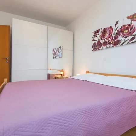 ゲストハウス House Alanis With Sea View In A Quiet Location ラヴニ