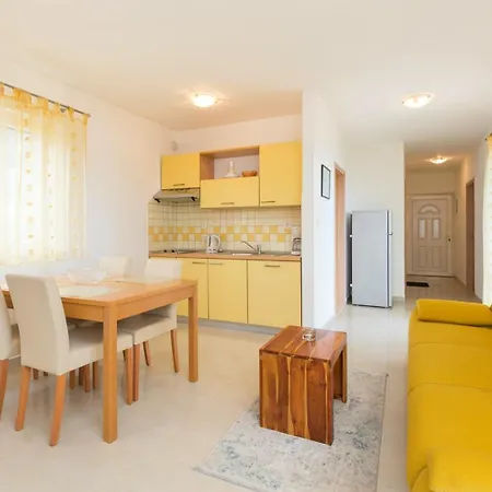 House Alanis With Sea View In A Quiet Location ゲストハウス ラヴニ