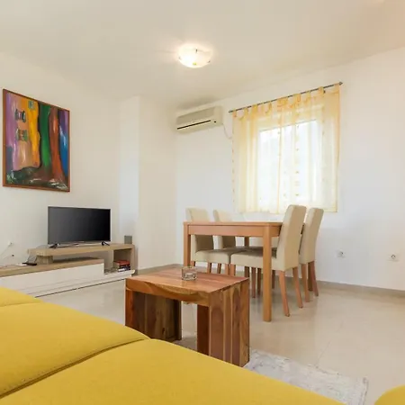 House Alanis Wtih Sea View In Quiet Location Pensjonat Ravni