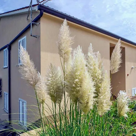 ゲストハウス House Alanis With Sea View In A Quiet Location