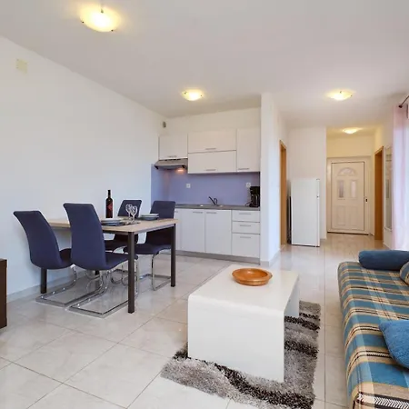 House Alanis With Sea View In A Quiet Location بيت ضيافة