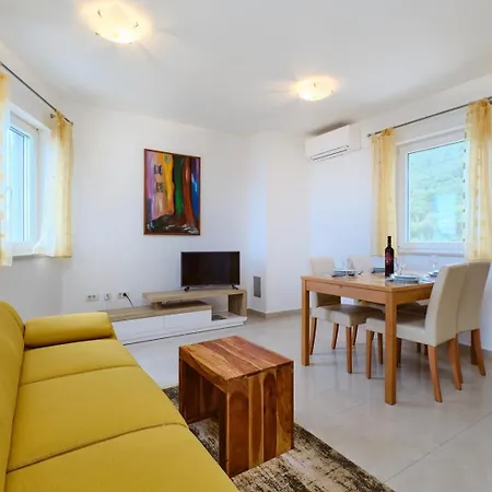 بيت ضيافة House Alanis With Sea View In A Quiet Location رافني
