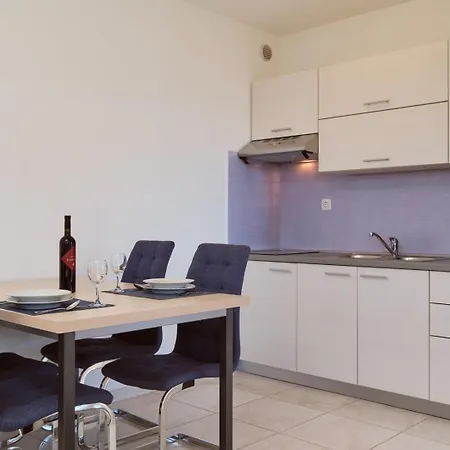 House Alanis With Sea View In A Quiet Location بيت ضيافة
