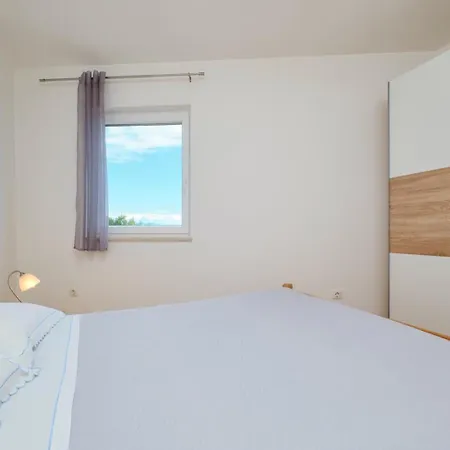 بيت ضيافة House Alanis With Sea View In A Quiet Location 4*