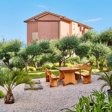 بيت ضيافة House Alanis With Sea View In A Quiet Location رافني